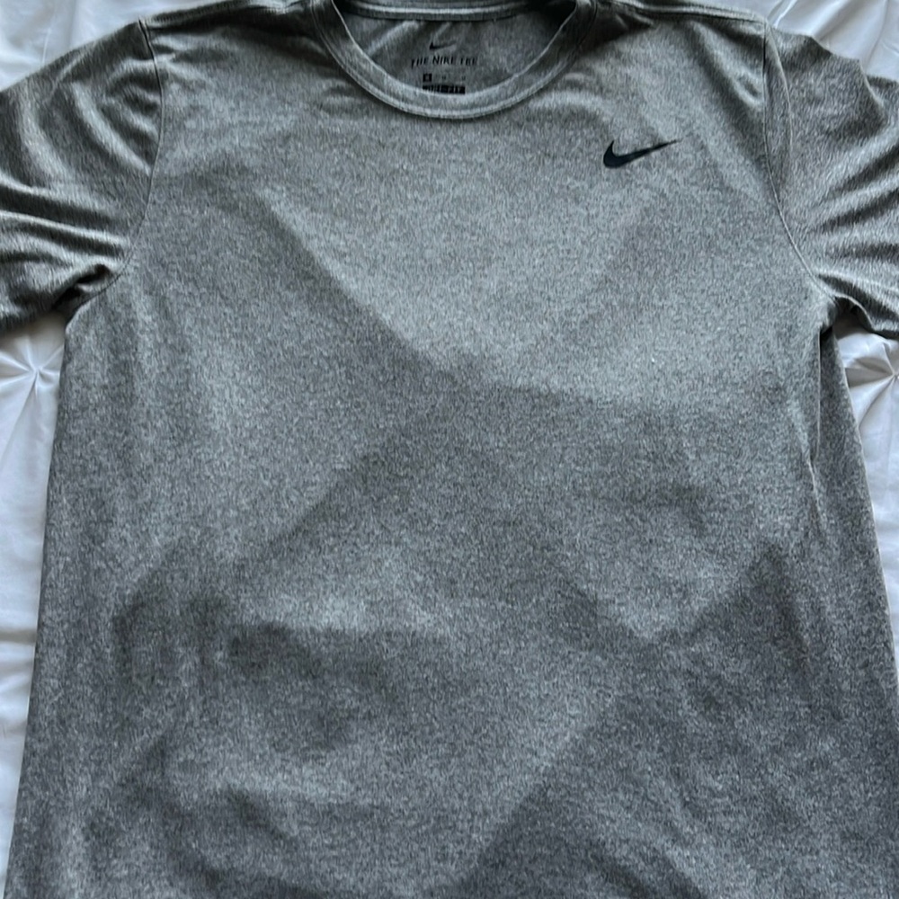 nike workout dry fit t shirt, medium, grey